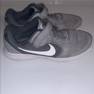 Nike Revolution 3 Sneakers (Size 3 Youth)